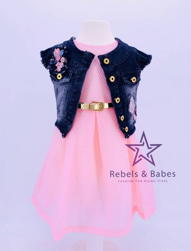 Babes, Wabenkleid mit schwarzer Jeansweste