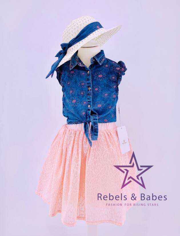 Babes, Rock mit Jeansbluse und Hut