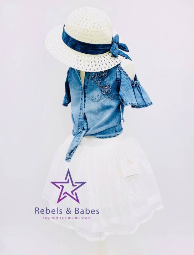 Babes, Rock mit Jeansbluse und Hut