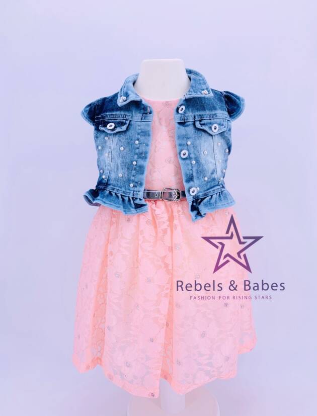 Babes, Spitzenkleid mit Jeansweste